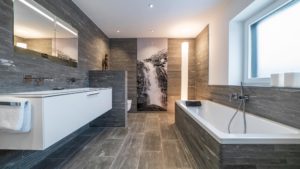 Badezimmer mit Stein aus Valser Quarzit von Zitzelsberger