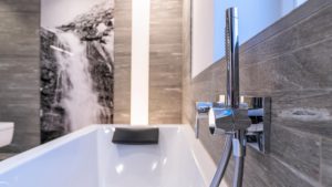 Badezimmer mit Stein aus Valser Quarzit von Zitzelsberger